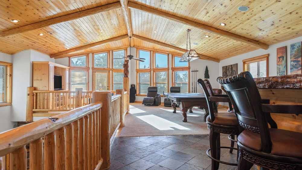 Starlight Retreat by Avantstay Gorgeous Log Style Home w Incredible Views