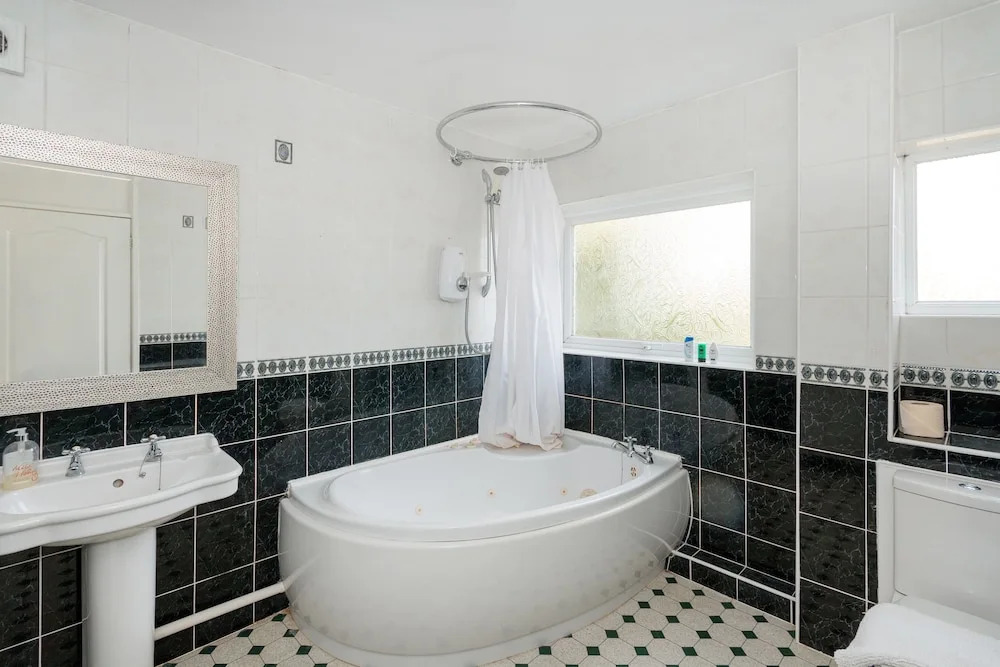 Sulston Lodge 3-Bedroom House