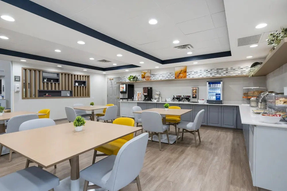 Country Inn & Suites by Radisson, Hampton, VA