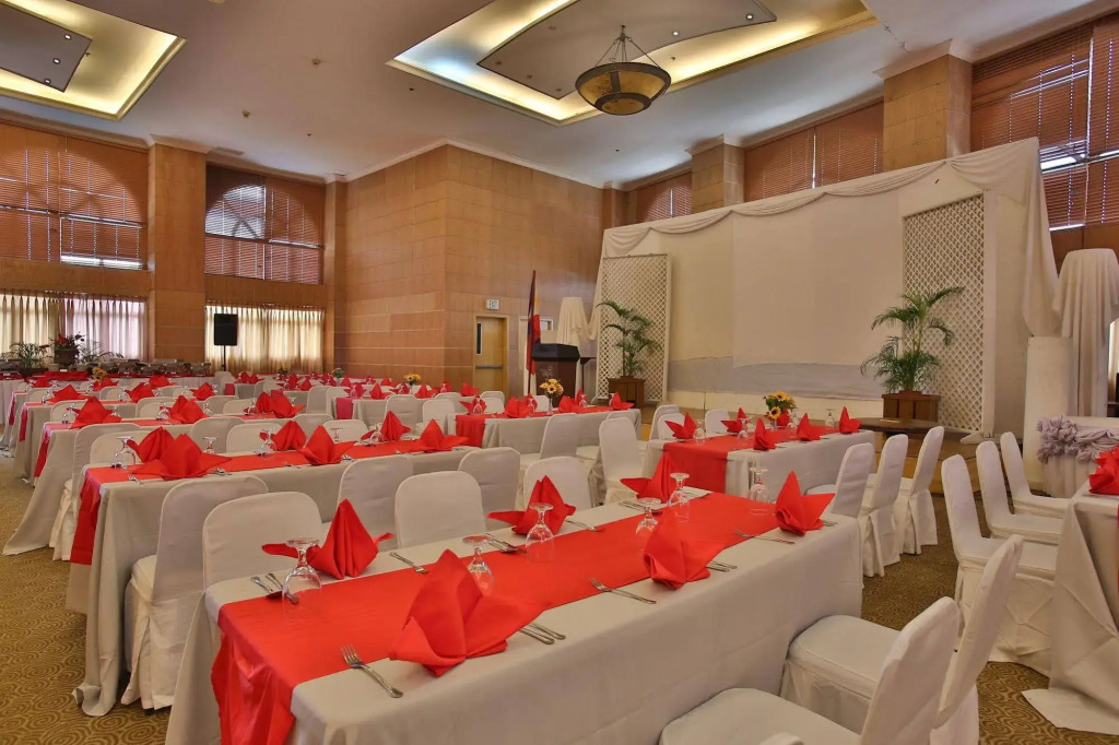 Crown Regency Suites Mactan