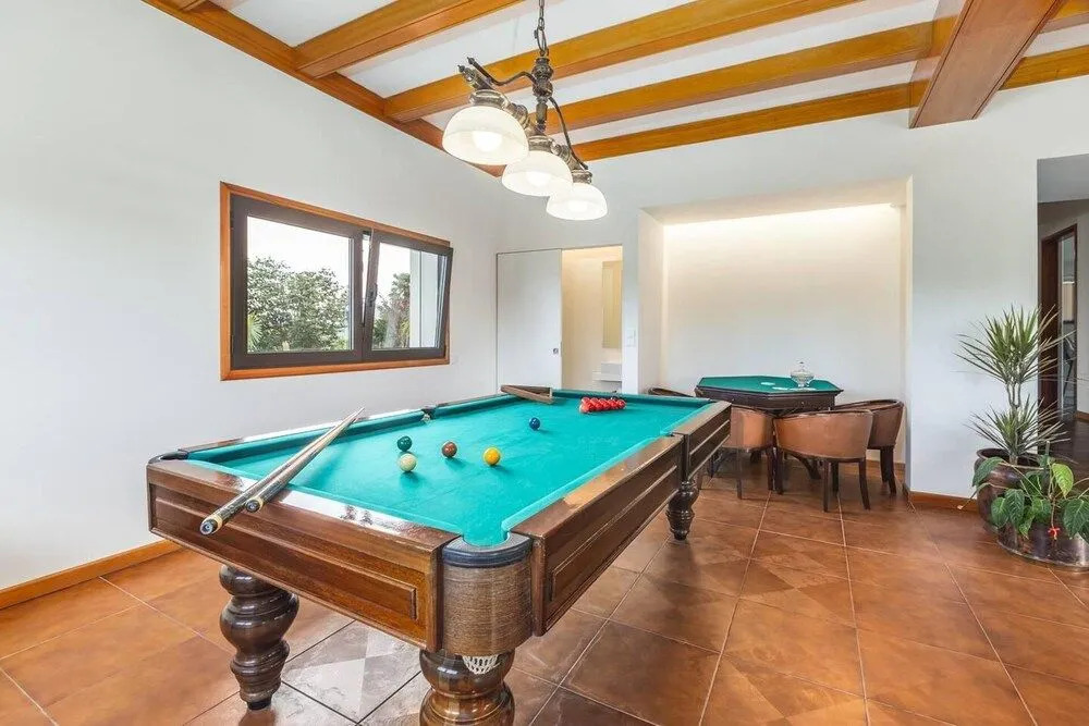 6-bed House - Sleeps 12 - Pool, Bbq, Pool Table