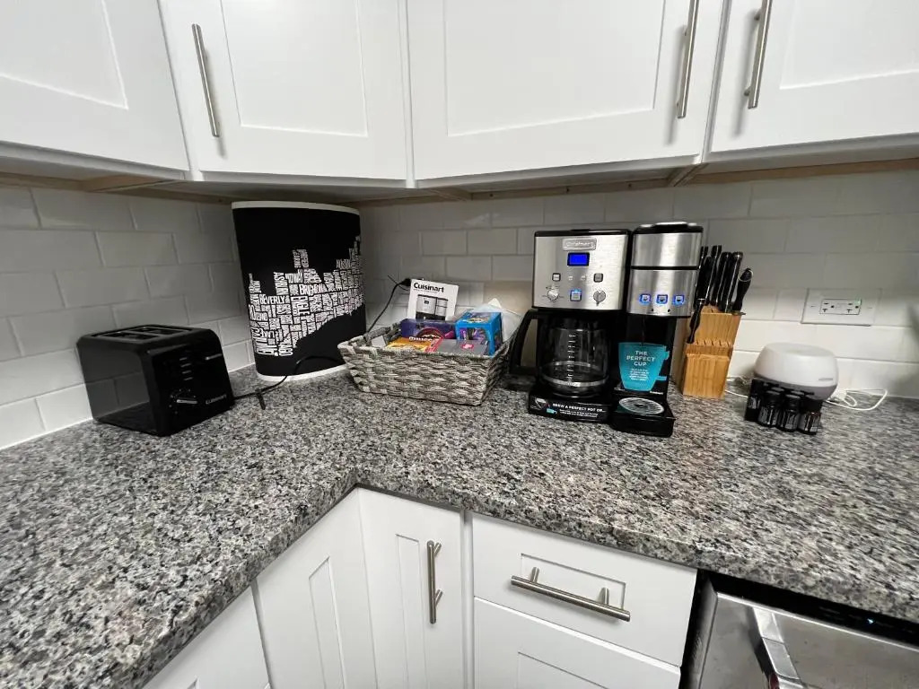 Lovely Logan Square 2-Bedroom in Chicago