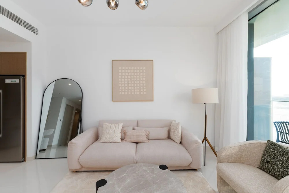 Chic 2BR w Sea Views Near Marina JBR