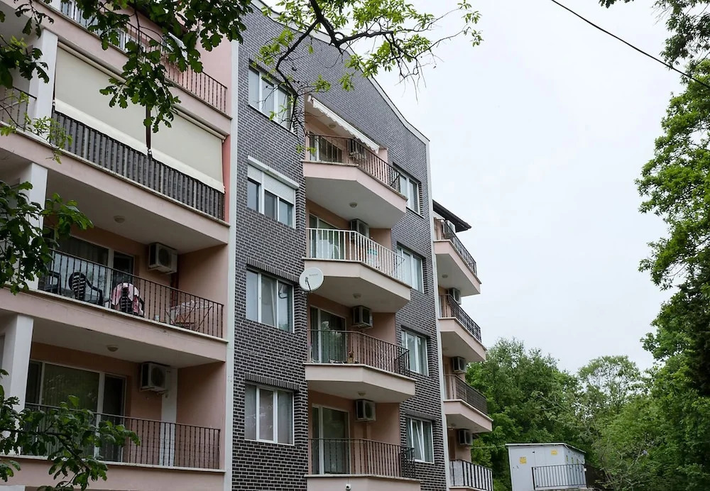 FM Luxury 1-BDR Apartment - Into the Woods
