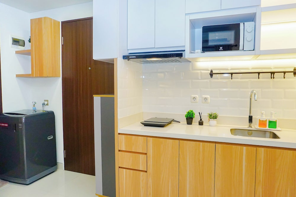 Comfortable And Contemporary 2Br At Apartment Transpark Cibubur