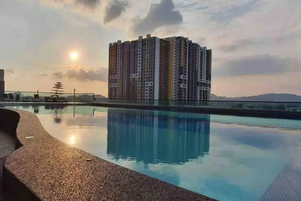 Symphony Tower Studio # 3 ( With Balcony )