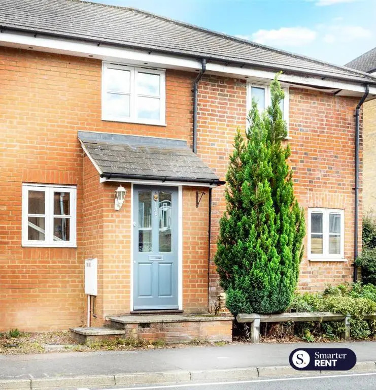 Ascot - Immaculate 2 Bed House with Parking