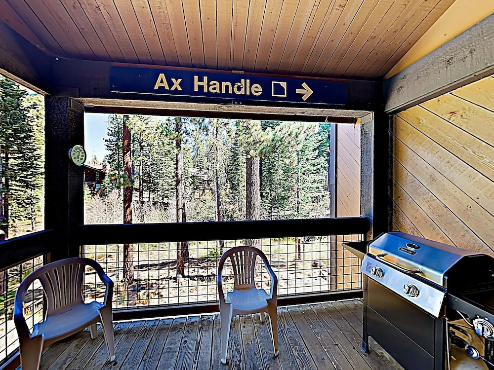 New Listing! Creekside Townhome Near Northstar Townhouse
