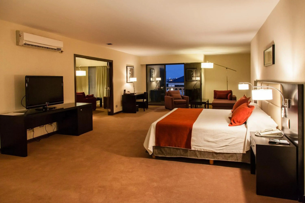 Howard Johnson Hotel & Casino