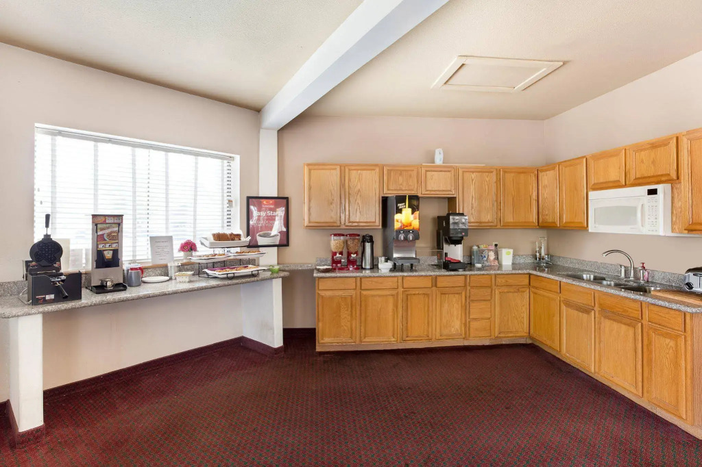 University Inn & Suites