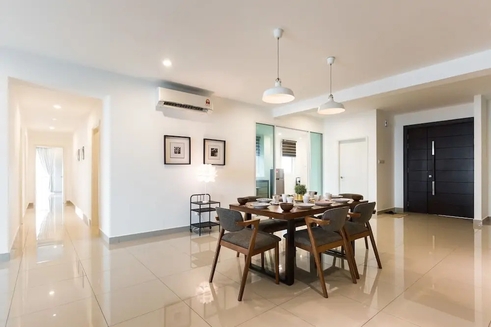 Spacious Seaview Suite