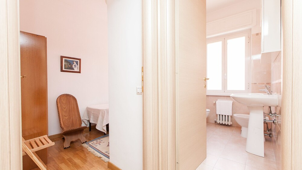 Guinizzelli Apartment