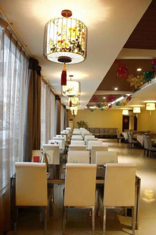 Heluo Sunshine Culture Theme Hotel