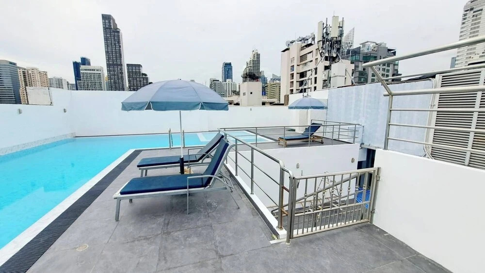 2D - 3 Bedroom Downtown Apartment With Shared Pool