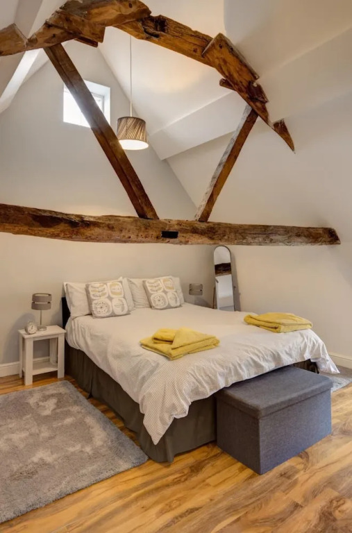 Theoc Cottage in Historic Tewkesbury