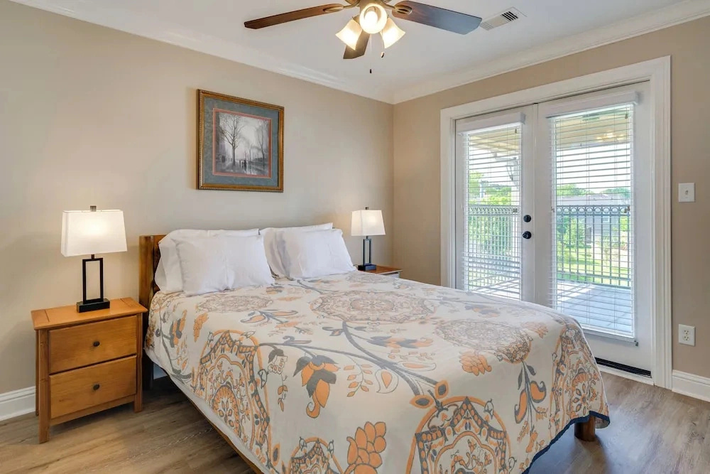 Boating, Fishing & Poolside Fun! Montgomery Escape