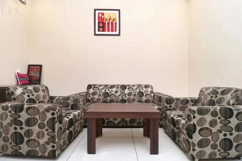 Samrat Regency By OYO Rooms