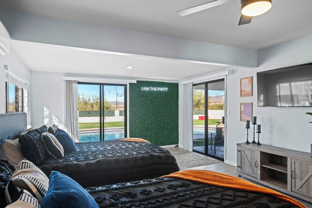 Sunny Arizona Oasis w/ Views - 2 Mi to Lake Havasu