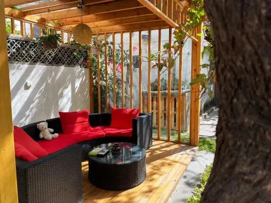 Dali Walnut Tree Courtyard Inn