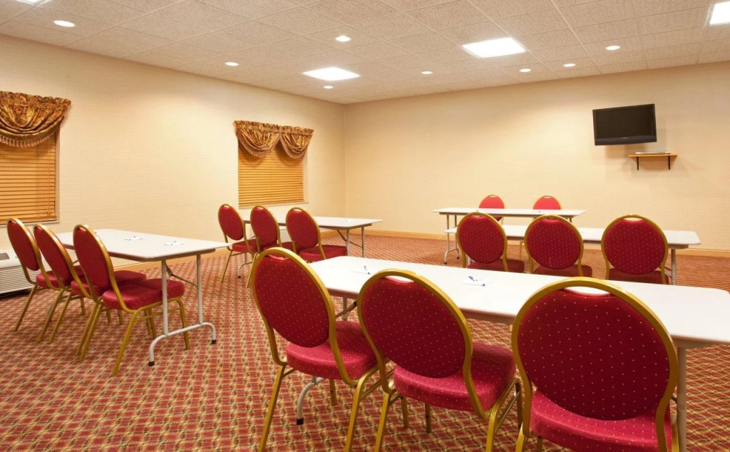 Holiday Inn Express Hotel & Suites Logansport by IHG