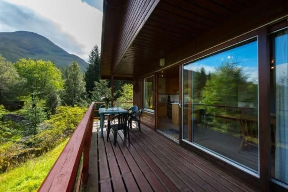 2 bedroom lodge with stunning loch mountain views