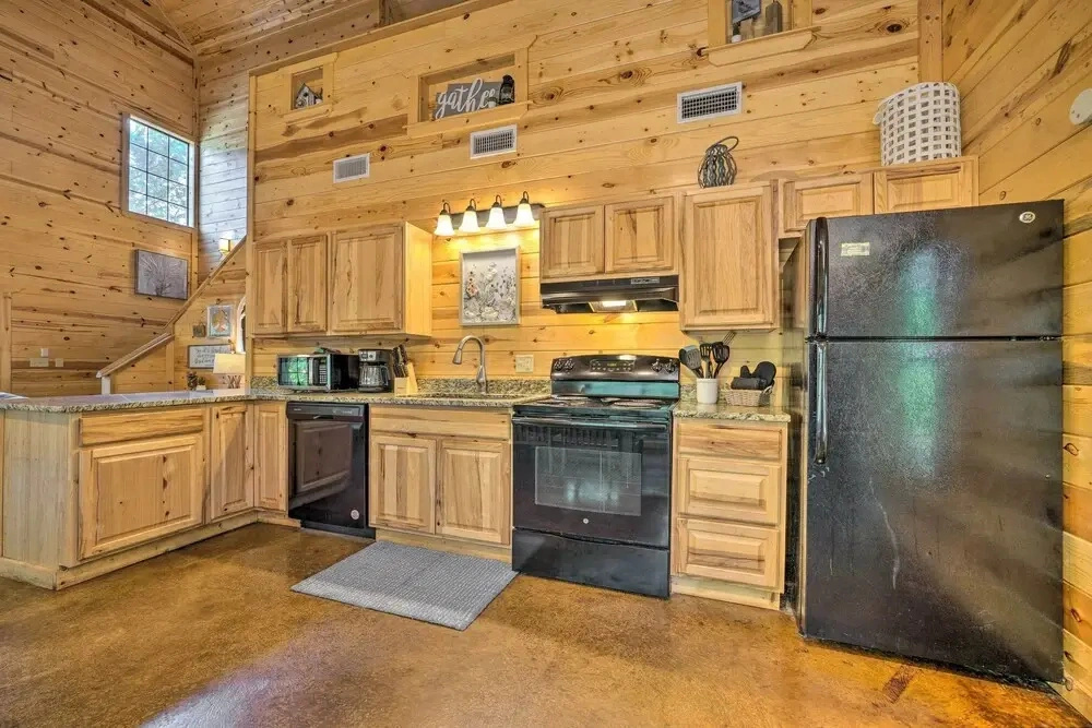 Swim, Hike & Unwind: Dual-cabin Gem in Broken Bow