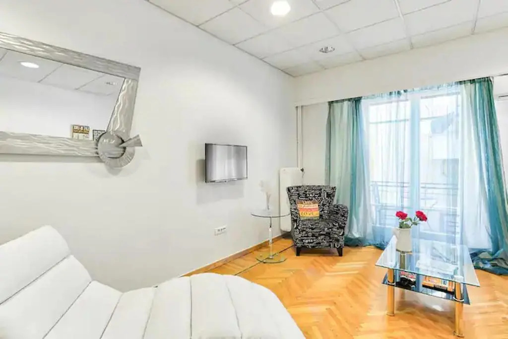 4BDR Amazing Spacious full Apt in Plaka (and Netflix)