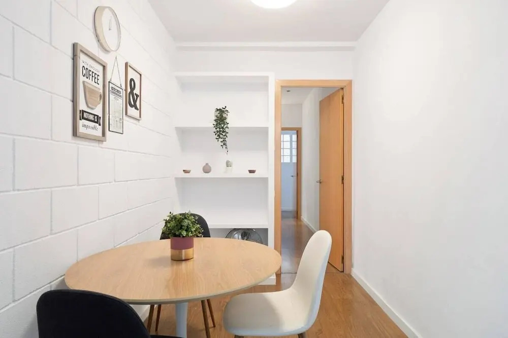 New Design 2 Bed Apt Next to the Metro