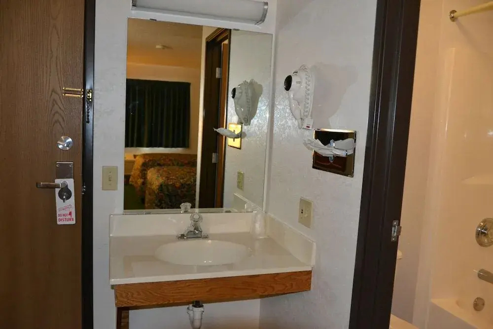 Carrington Inn & Suites