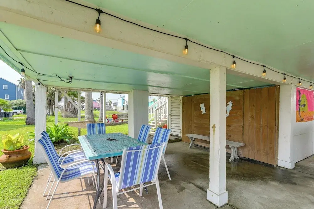 Walk to Beach: Galveston Family Getaway w/ Patio