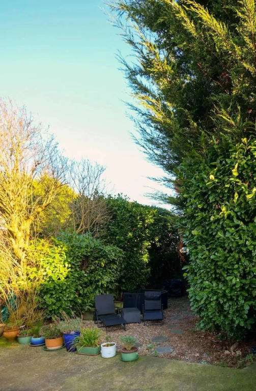 Apt w Garden Oasis in Finchley