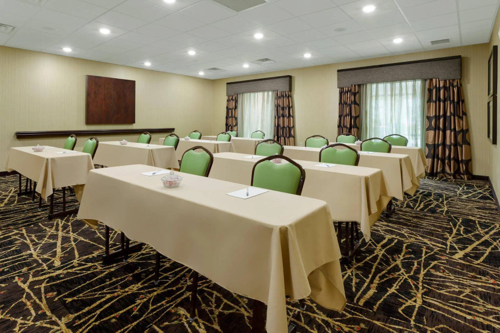 Hampton Inn & Suites Williamsport - Faxon Exit
