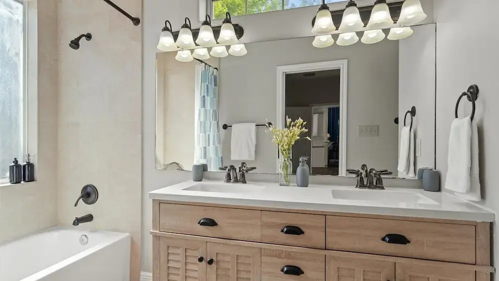 Upstay Spacious Home Duplex for Group of 17