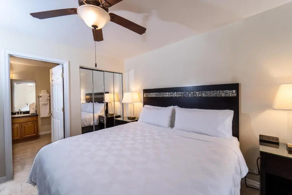 Holiday Inn Resort Grand Cayman by IHG