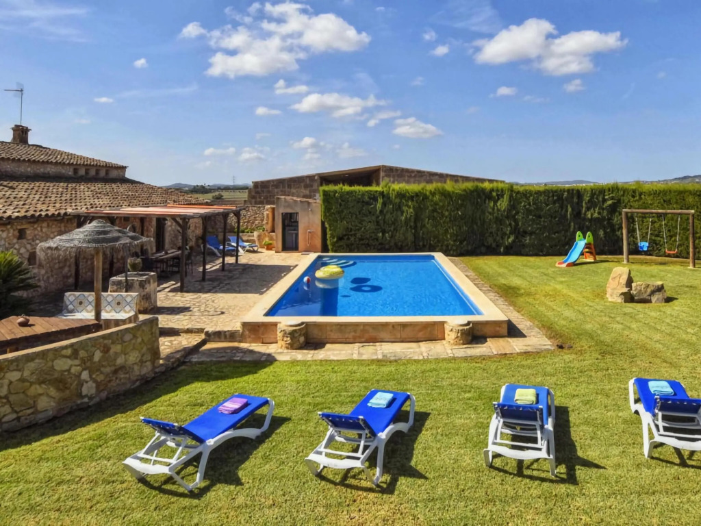 Lovely Holiday Home in Vilafranca de Bonany with Pool and large garden