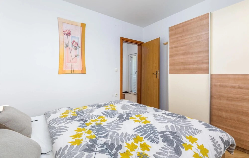 Amazing Apartment in Valbandon With Wifi and 2 Bedrooms