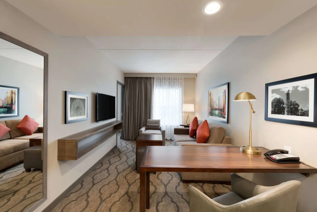 Embassy Suites by Hilton Chicago Naperville