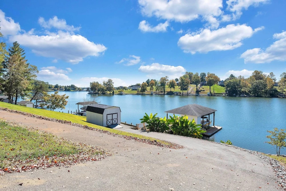 Family Lake Retreat w/ Screened Deck