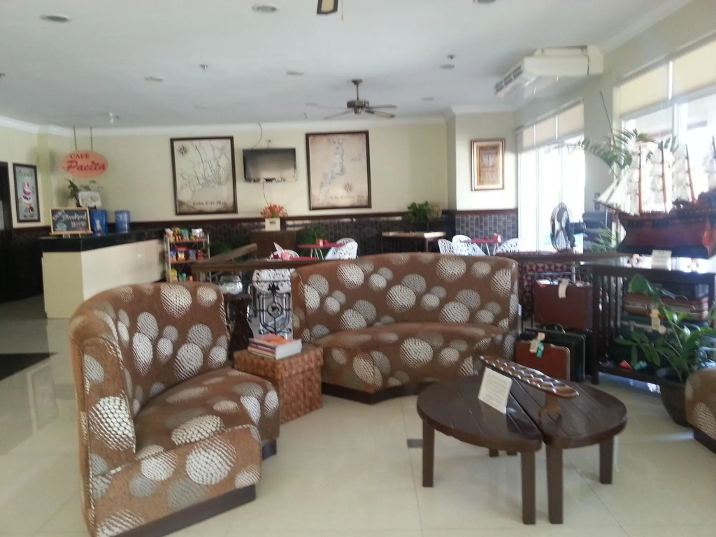 Crown Port View Hotel