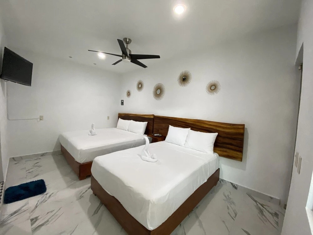 Hotel Naomi