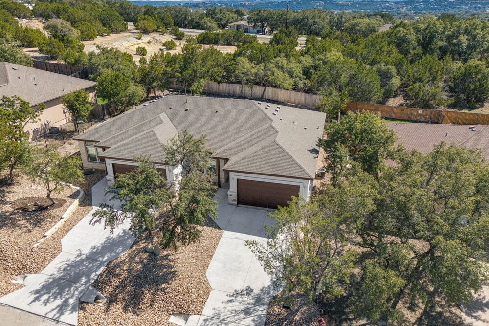 Idyllic Lago Vista Home < 1 Mi to Lake Travis!