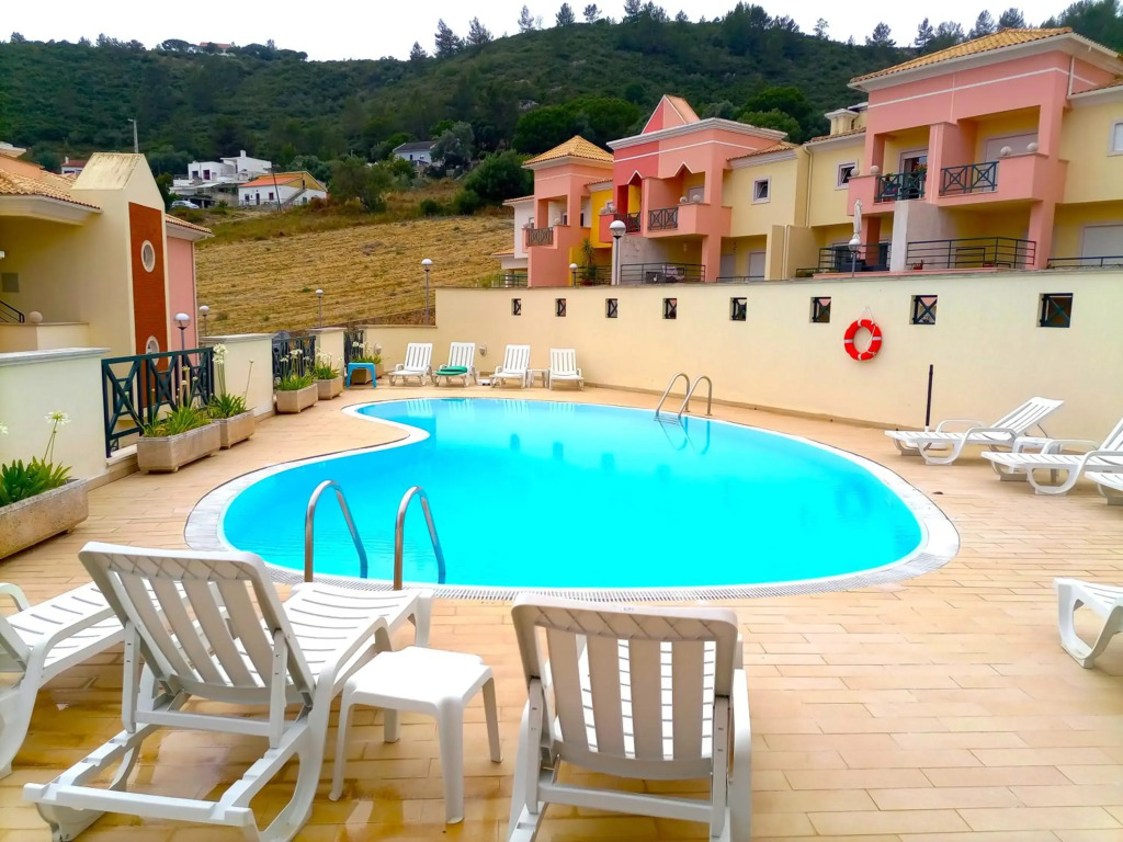 Sesimbra Oceanview Luxury Duplex with Pool & Gym near Lisbon