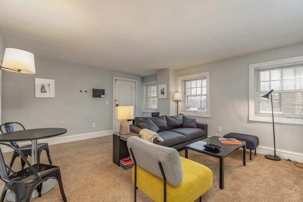 Classic CWE Apts with Full Kitchen by Zencity