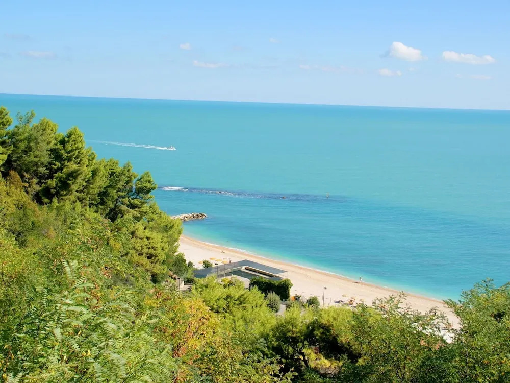 Neat Apartment With air Conditioning Near the Beach