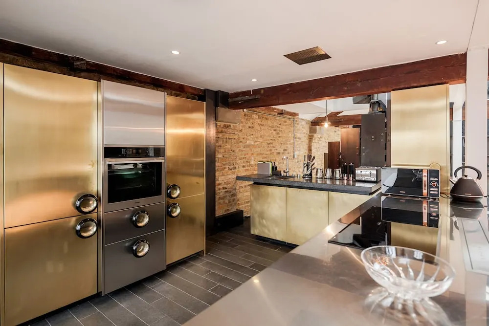 Skyline Water Front Penthouse Apartment