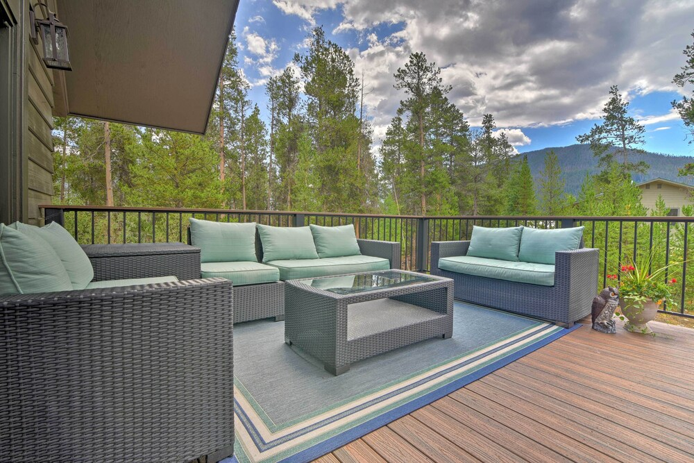 Luxurious Grand Lake Vacation Rental w/ Hot Tub!