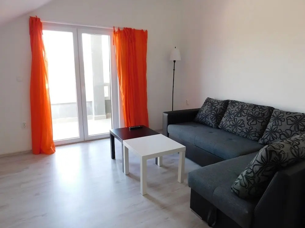 Coloured - Apartments on Island - A4 - Bijeli :