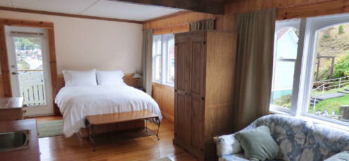 Seine Boat Inn