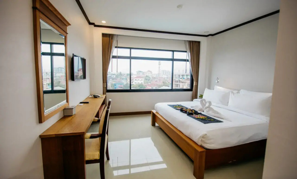 Sisombat Plaza Hotel