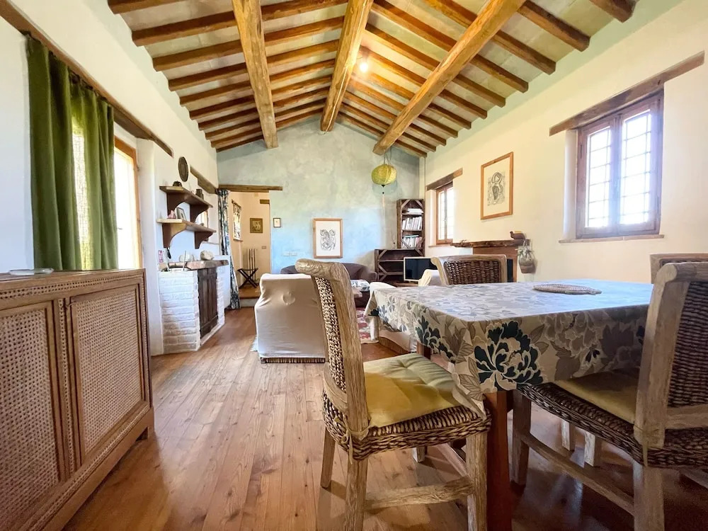 Spoleto Tranquilita sleeps 20 with Wifi Pool Yoga Studio Gardens and Views